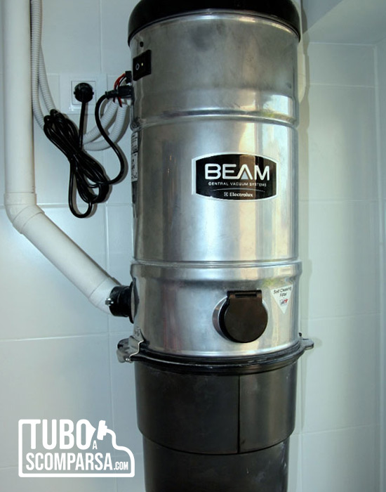 Aspirapolvere centralizzato Beam Electrolux SC335 connesso a impianto tubo a scomparsa